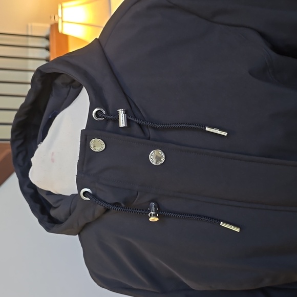 Women's Tommy Hilfiger Black Hooded Raincoat. Size M. 95.00 Value - Picture 4 of 10